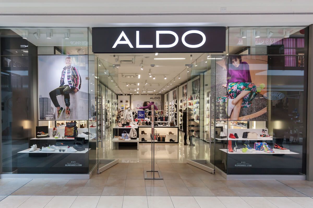 Frameless glass shopfront for an ALDO store in a shopping centre