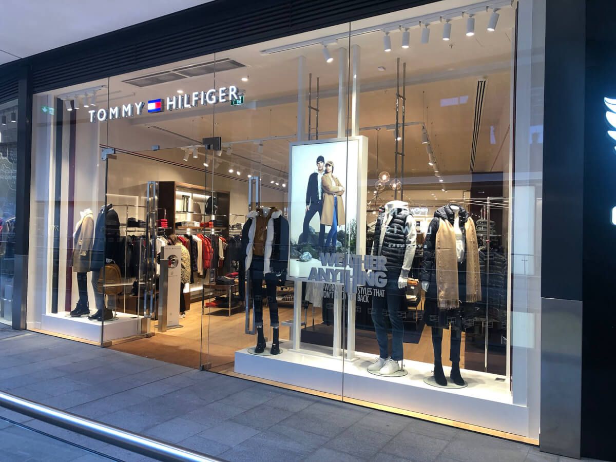 Frameless glass shopfront for a Tommy Hilfiger store in a shopping centre